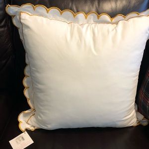 NWT Scallop Embroidered Pillow 20x20 - Dillards